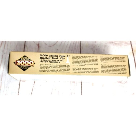 Proto 2000 Series 8,000 Gallon Type 21 Riveted Tank Car HO Scale Model Train - Picture 11 of 14